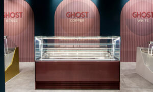 Ghost, vetrina pasticcera, gelateria con piano inclinato o a vaschette